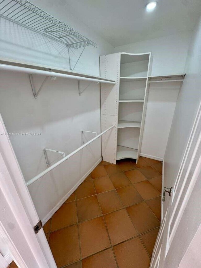 Building Photo - 440 SW 88th Ct