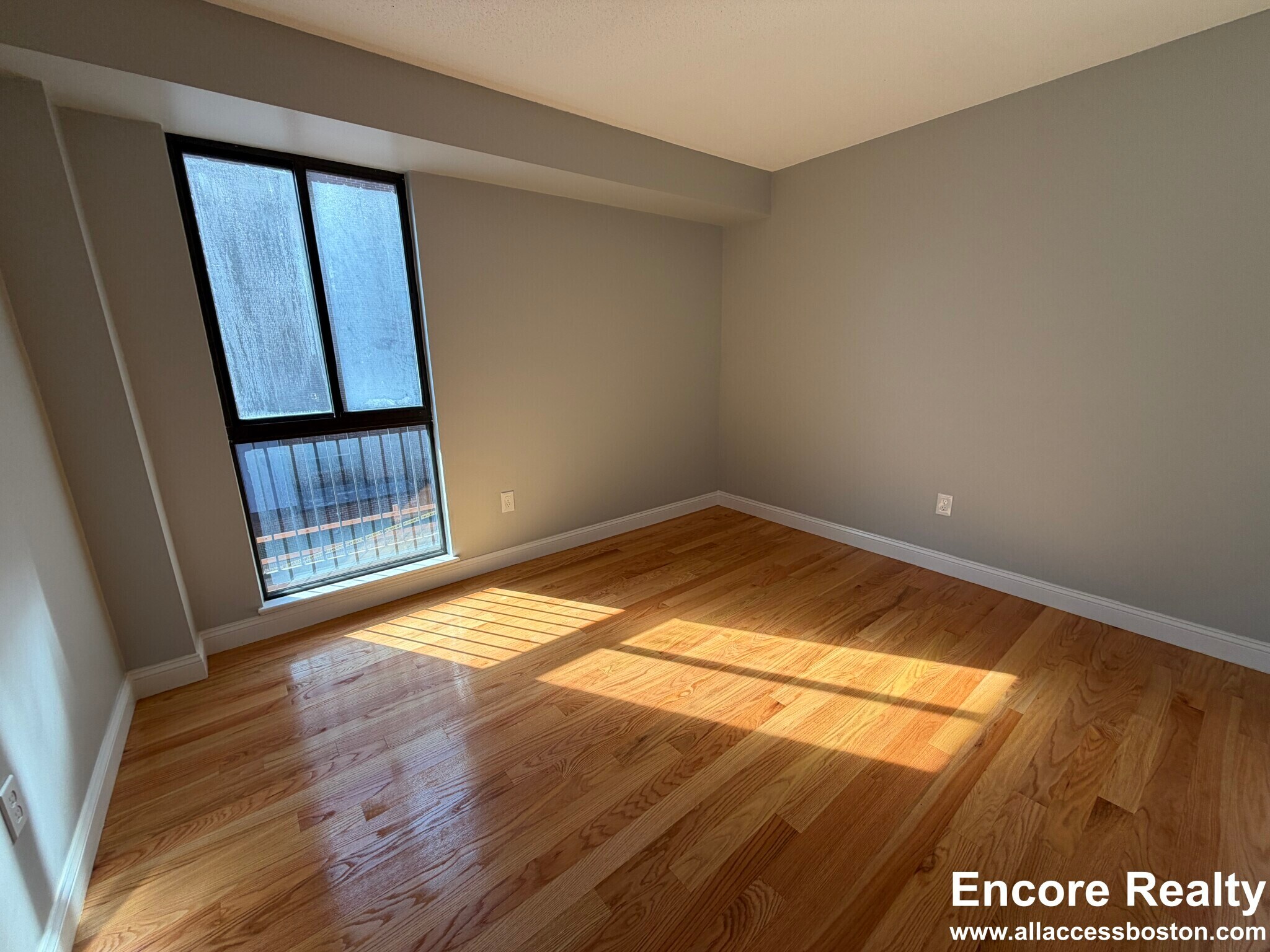 Building Photo - 1751 Beacon St