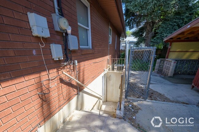 Building Photo - 615 15th St