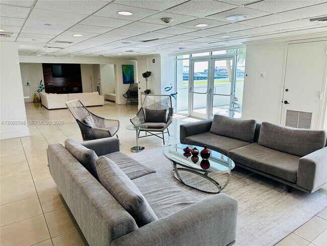 Building Photo - 650 West Ave