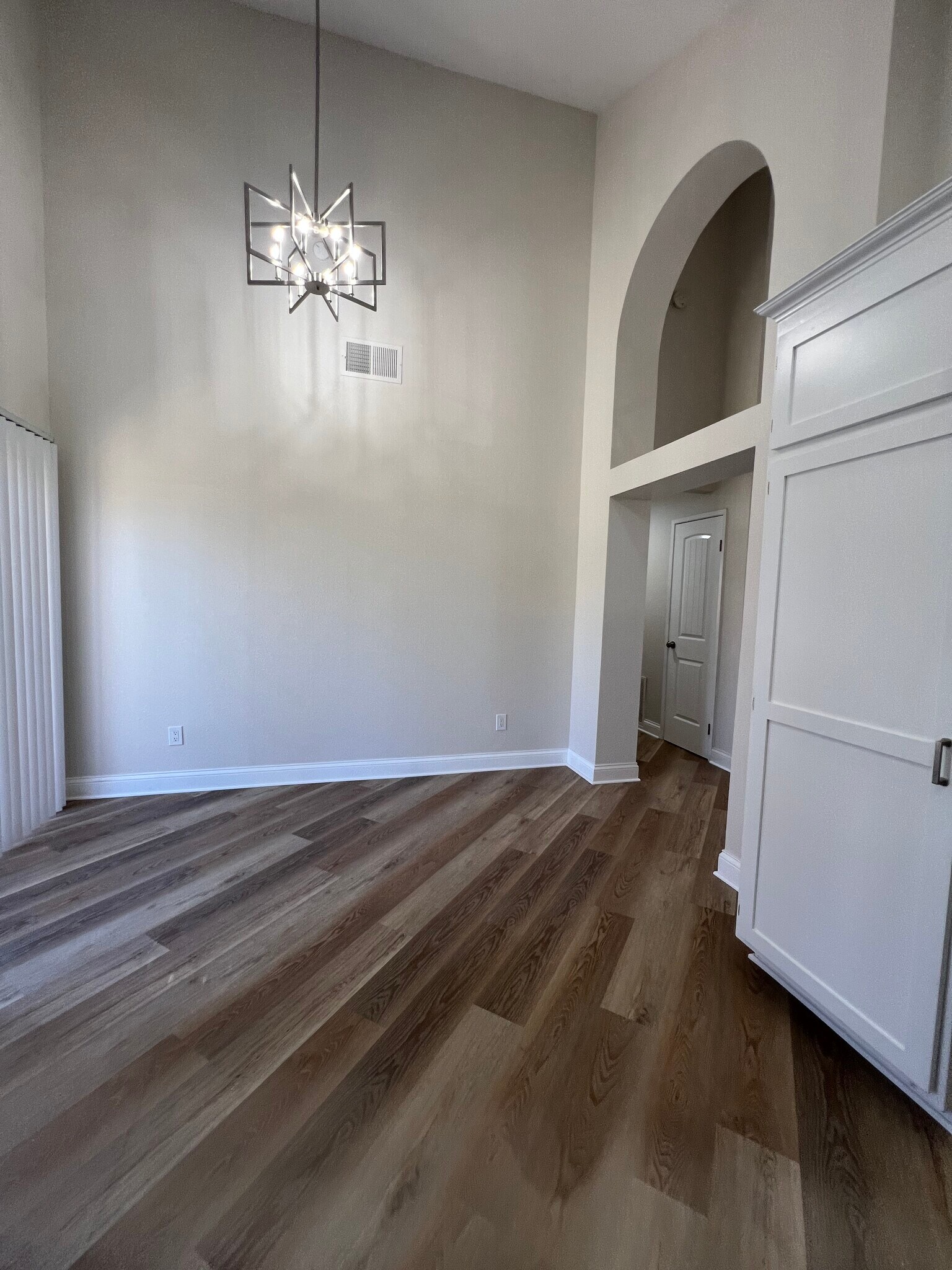 Building Photo - 737 Ashbrook Dr