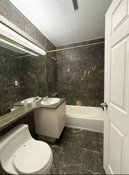 Building Photo - 102 Fulton St