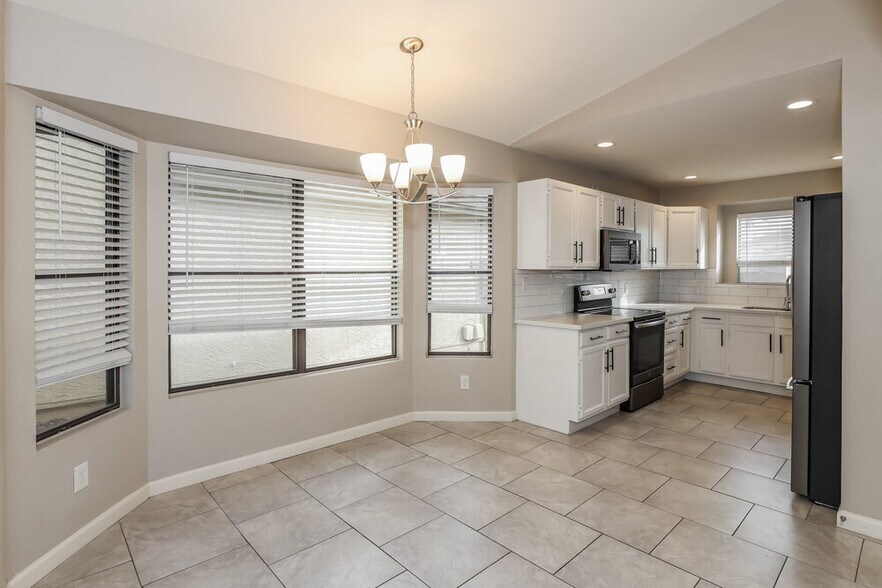 Building Photo - 8724 W John Cabot Rd