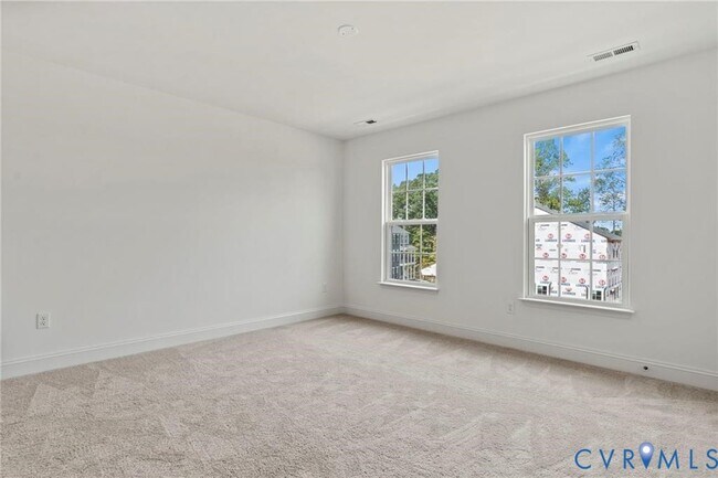 Building Photo - 13800 Village View Dr