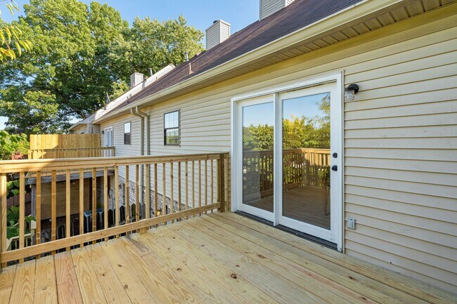 Building Photo - Fully renovated condo in Hendersonville