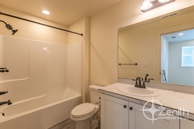 Building Photo - Modern Living in Ridgefield – 3BR/2.5BA Co...
