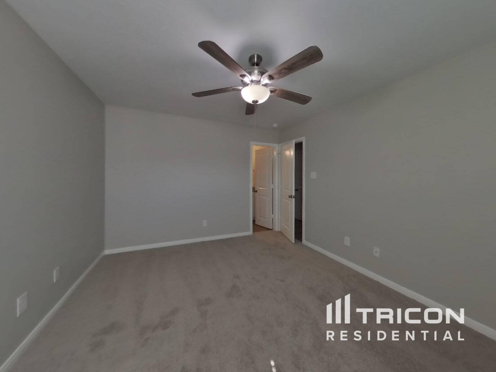 Building Photo - 15680 Del Norte Dr