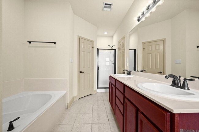 Building Photo - 5176 Wildwood Dr
