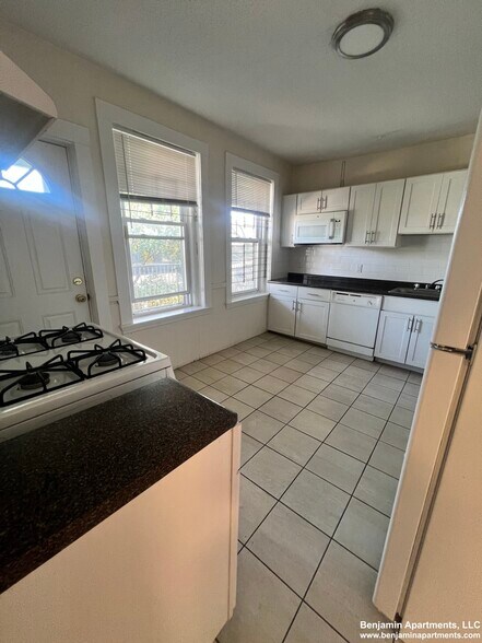 Building Photo - 13 Barrows St