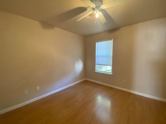 Building Photo - 1723 W Matthews Ave