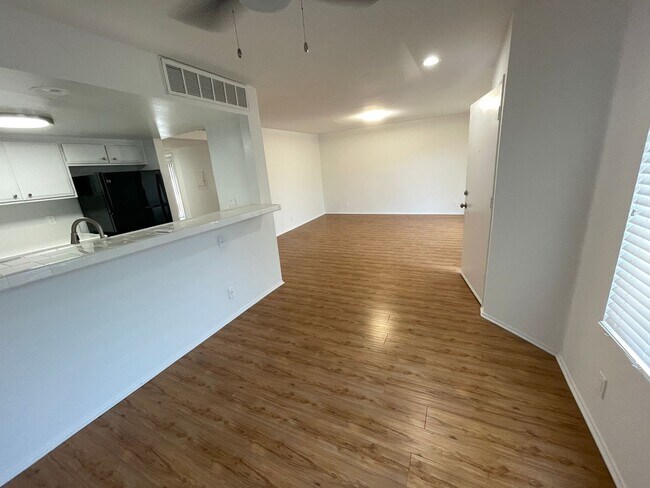 Interior Photo - 5317-5311 Denny Ave