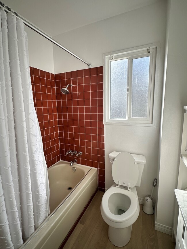 Tub - 4160 W 167th St