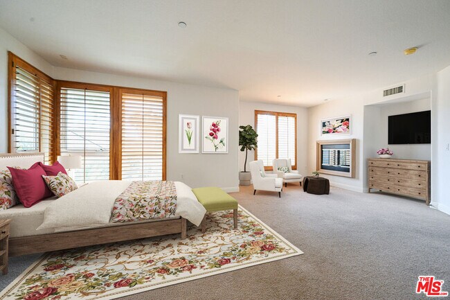 Building Photo - 5831 Seawalk Dr