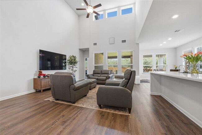 Building Photo - 317 Barton Oak Trl