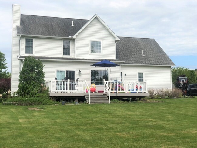 Building Photo - 4 Woodsview Dr