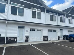 Building Photo - 605 Prairie Rose Trl