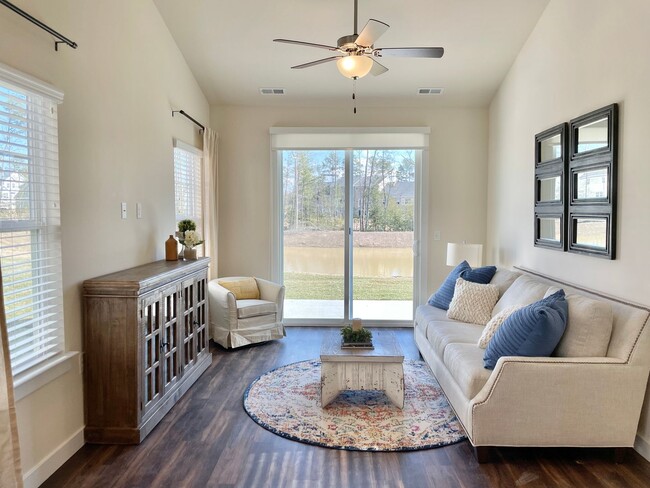 Building Photo - Cardinal | 4 Bed 2.5 Bath | Garage | 1895 sf
