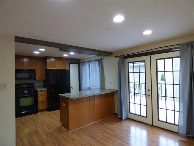 Building Photo - 794 Wheatland Cir