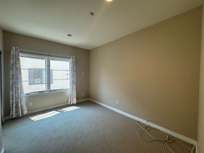 Building Photo - 247 S Arroyo Dr