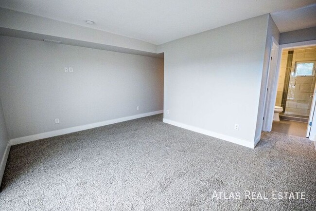 Building Photo - 2nd Floor LoHi 2 Bed 1 Bath with a Private...