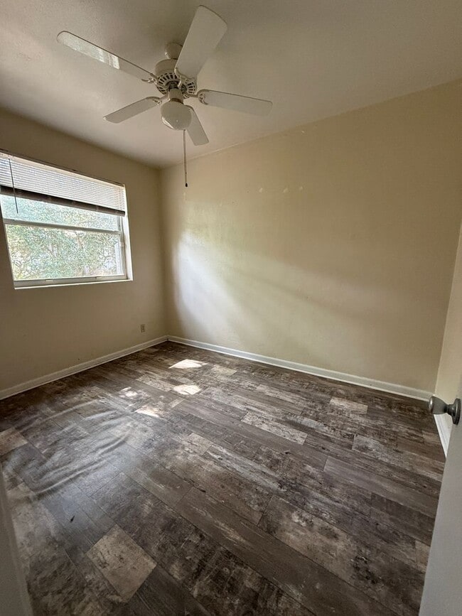 Building Photo - Charming 2-Bedroom Home — Available Now at 1228 Riverbank Court, Jacksonville, FL