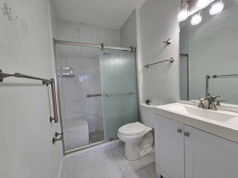 Building Photo - 10924 SW 182nd Ln