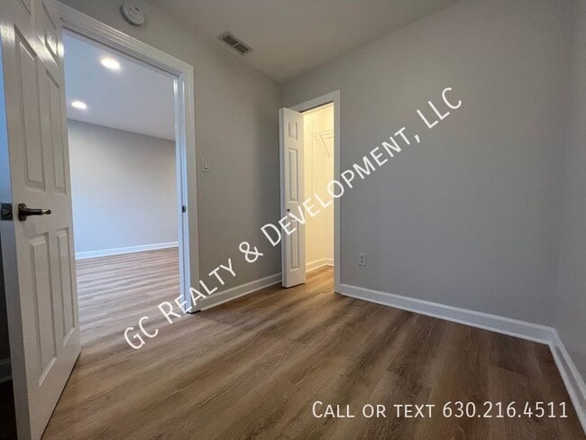 Building Photo - 2624 N Springfield Ave