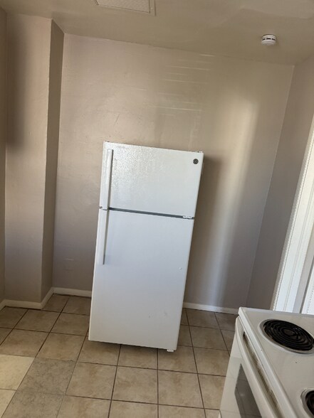 Building Photo - 216 E 2nd Ave