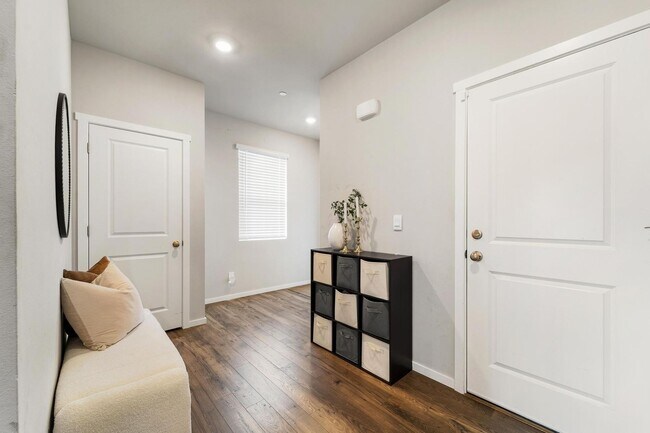 Building Photo - Beautiful Home in Puyallup