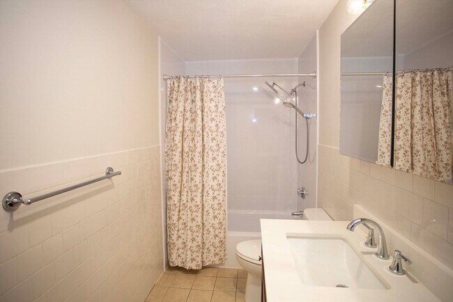 Building Photo - 5 Washington St