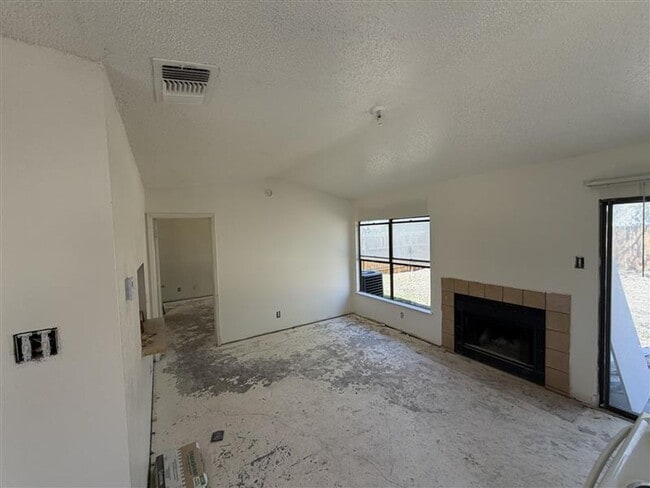 Building Photo - Large 3/2 with attached garage