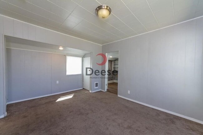 Building Photo - Adorable Home Centrally Located