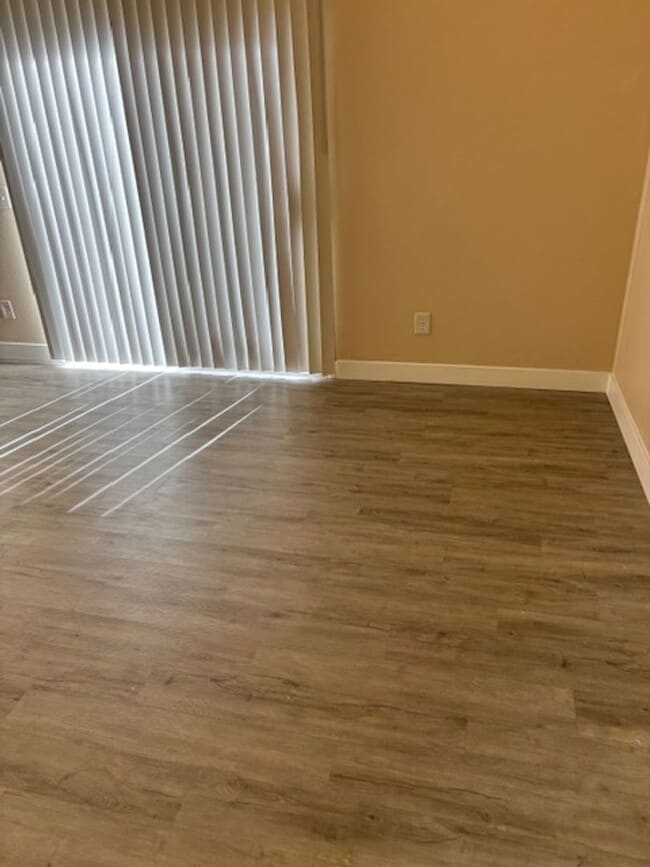 Building Photo - Beautiful, spacious top-floor 2-bedroom, 2-bathroom condo in the Southwest