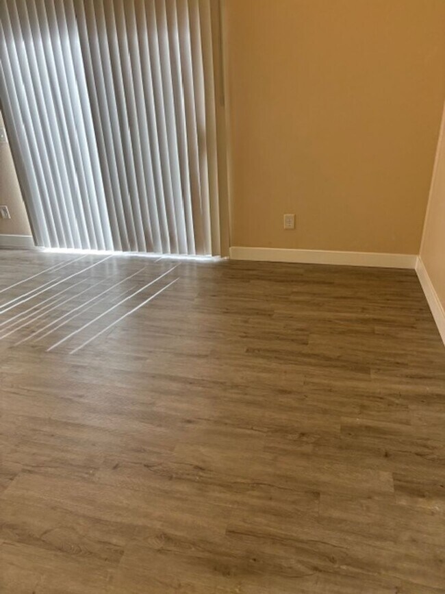 Building Photo - BEAUTIFUL SPACIOUS TOP FLOOR 2 BEDROOM & 2 FULL BATHROOM CONDO IN THE SOUTHWEST