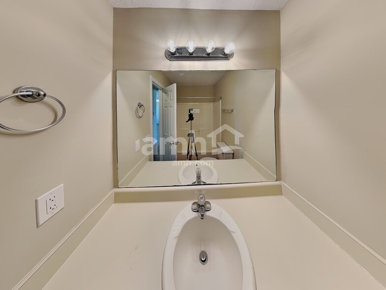 Building Photo - 1222 Cabots Ln