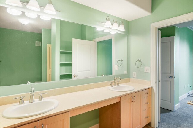 Building Photo - 3818 Holland Ave