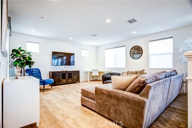 Building Photo - 45253 Via Vela