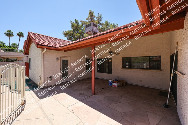 Building Photo - 4150 W Kent Dr