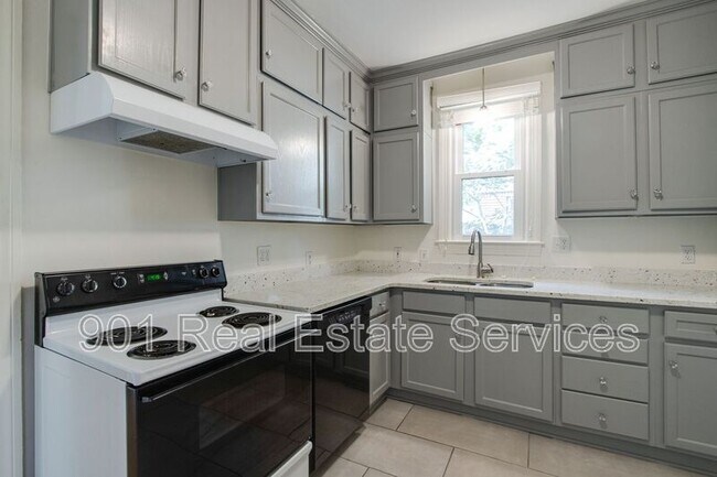 Building Photo - 1034 Meda St