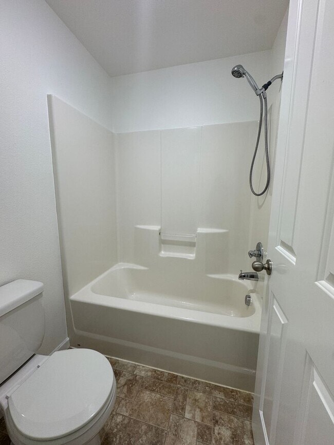 Building Photo - 3 Bedrooms | 2.5 Bathrooms | 1-Car Garage