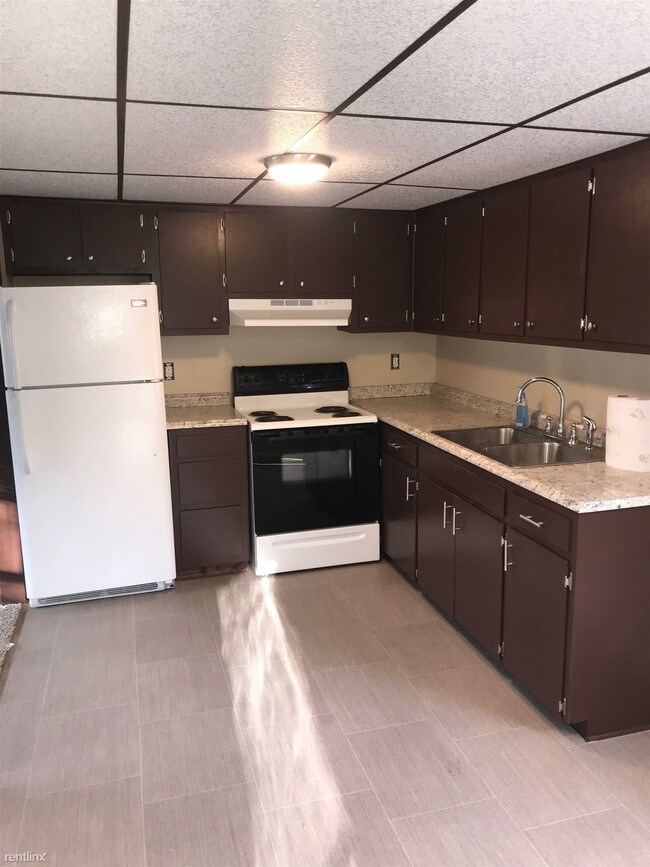 Building Photo - 2 br, 1 bath Apartment - 2 Albert Ln Apt 6 #6