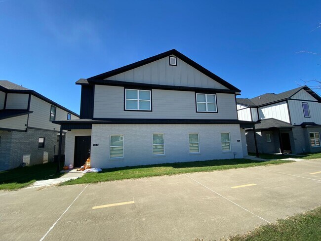 Building Photo - 919 S Rupple Rd