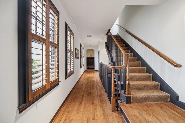 Building Photo - 2154 Avalon Pl