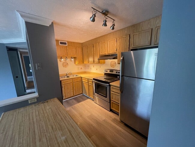 Building Photo - Hopewell - 2Br Condo - Independence Square