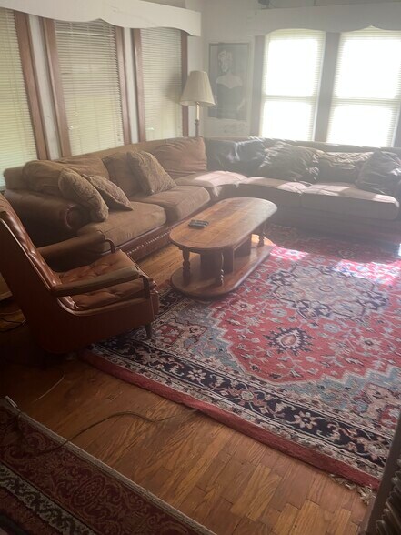 Building Photo - 2118 Elm St