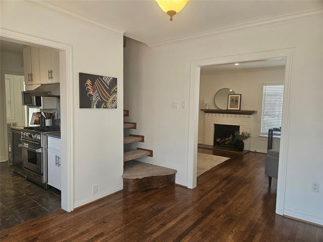 Building Photo - 7010 Vivian Ave