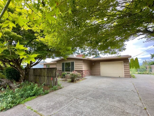 Building Photo - 2,510 Sq Ft | 5 Bedroom · 3 Bathroom – W/D, Terrace, Garage & Extra Space