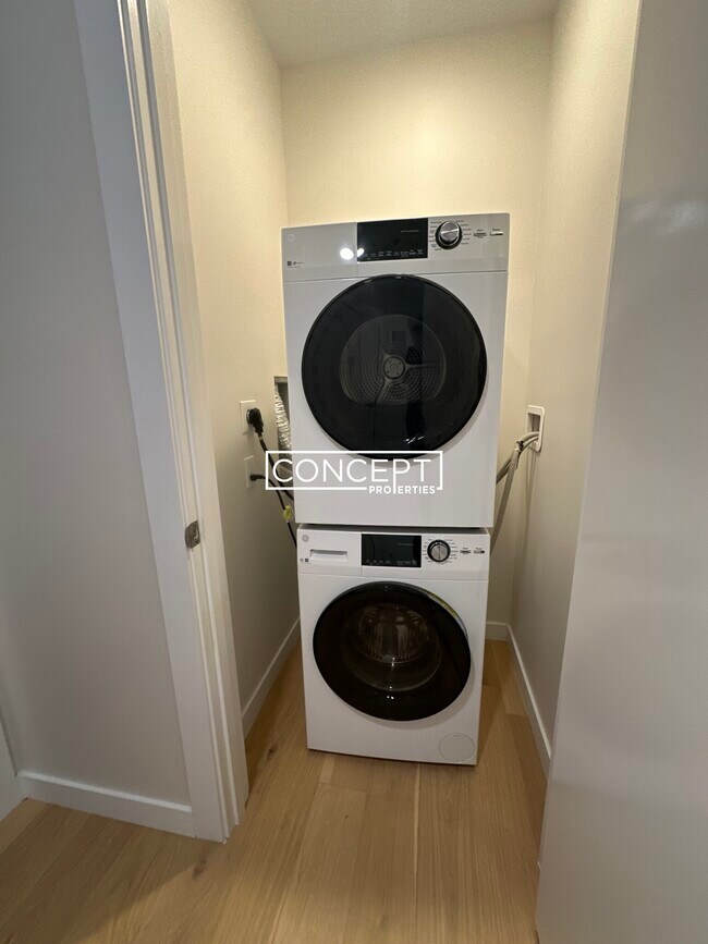 Building Photo - 194 Sumner St