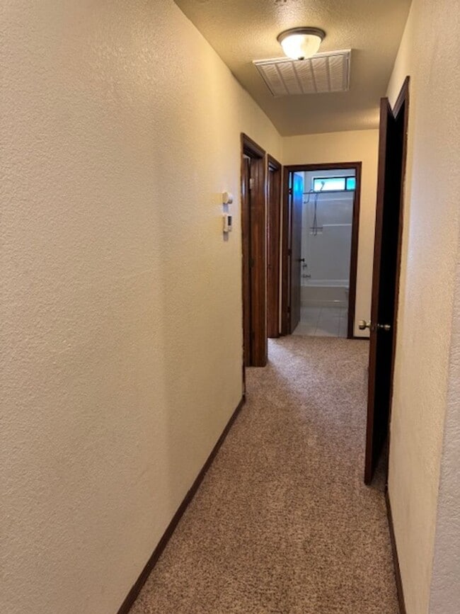 Building Photo - Arroyo Manor 3 Bedroom- with bonus room and 2 car garage!