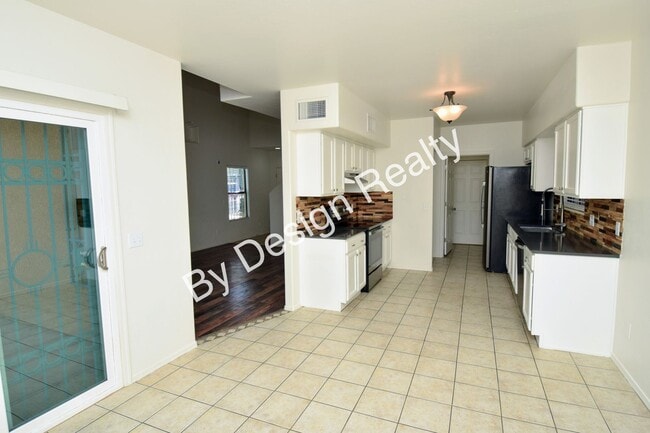 Building Photo - Updated SE Tucson 3BR/2.5BA Gem: Cathedral Ceilings & Private Wash Views